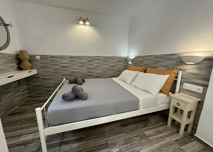 Ergina * イオス島 チョーラ